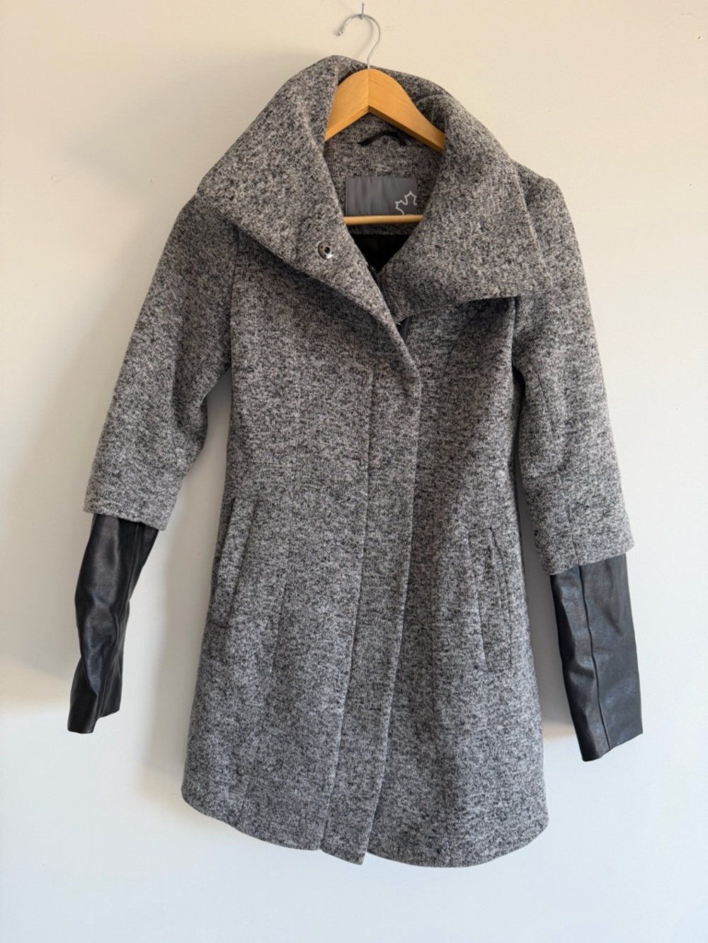 SEARS Grey Knit Coat w/ Faux Leather Sleeves | Zip Front | XS (0–2)